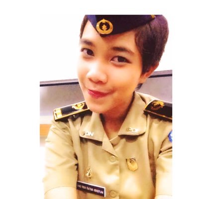 risabq's profile picture. be strong !