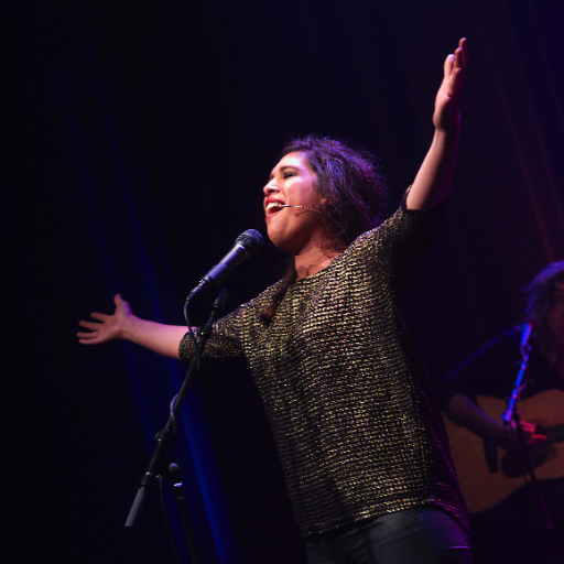 EsmayUsmany's profile picture. Zingt. Schrijft. Speelt. Maakt. *Finalist Utrechts kleinkunstfestival 2015 *Leuksteondernemer van Utrecht 2014 *Tourt door NL met eigen voorstelling