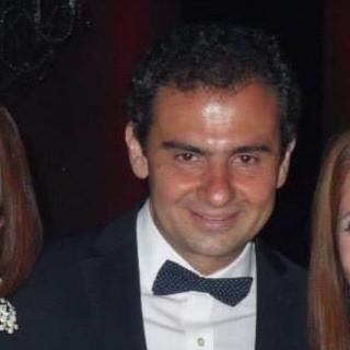 Abogado(UBA), Master y Doctor en Leyes (Yale), Prof. de Der. Constitucional de Univ. de Bs As y de Palermo.