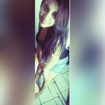 Os olhos dela tem o brilho das cores da aquarela ♡