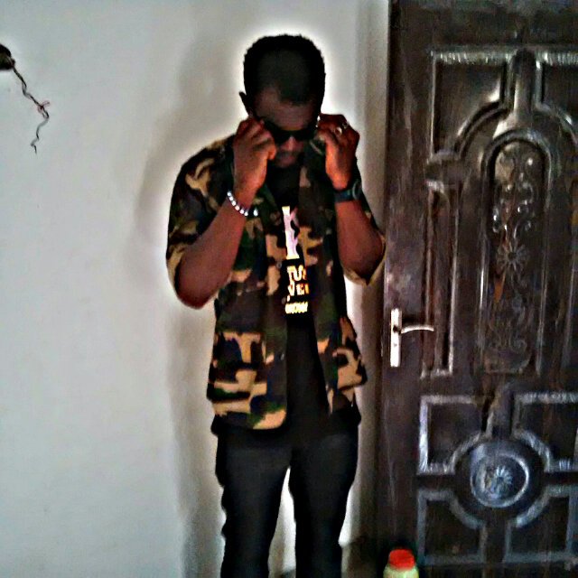 yustee1's profile picture. Am d unexplainable