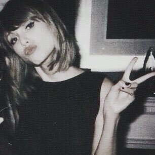 PetiteSpark's profile picture. 'I write to live and live to write.' | Muggle. | Seventeen. | HPRP.