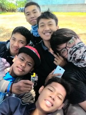 jangan menangis kalau benar-benar tidak ingin menangis,hahaha