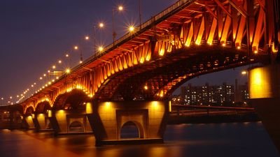 ¿No era más hermoso correr como locos hasta quedarse dormido, antes de que los monstruos te atrapen?