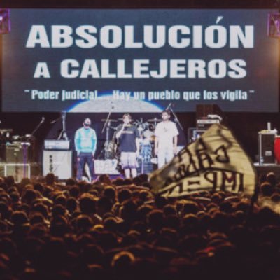 Escuchenlo, la mejor banda de rocanroll, es callejeros la puta que lo pario. La música no mata.