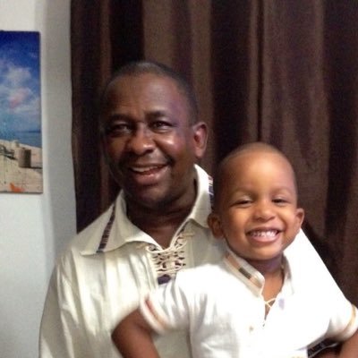 Dominicano , miembro de una familia de la que me siento orgulloso , aspirante a vivir en un país más justo , con mayor equidad .