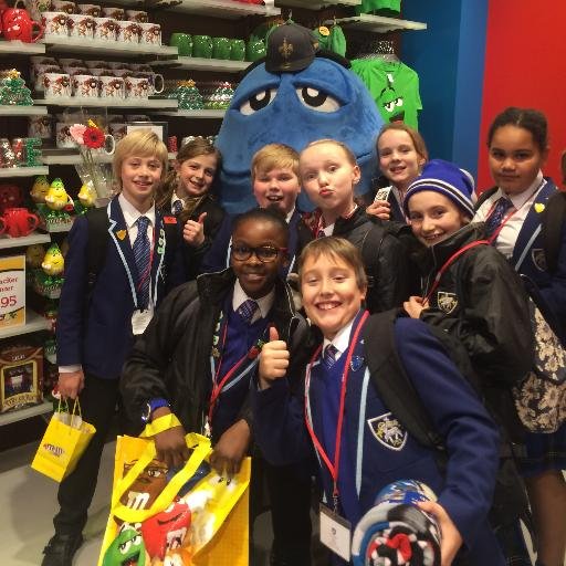 year6tweets's profile picture. Either write something worth reading or do something worth writing - Benjamin Franklin.