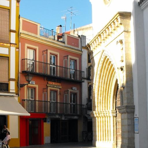 Tu alojamiento en el corazón de Sevilla. Su ubicación EN EL CENTRO DE TODO te permite disfrutar de todos los monumentos y la mejor oferta de ocio. 954 22 71 92