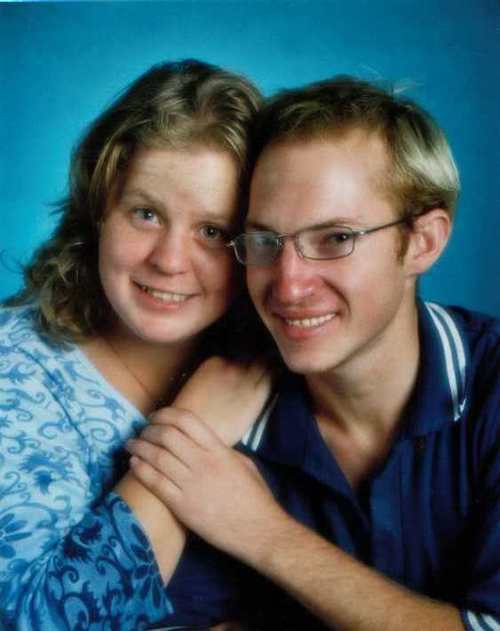 huggedbug's profile picture. speaking into compter that write on screen , I am wife with two disability children,six  year married and more  year to come.I am Disability person too.