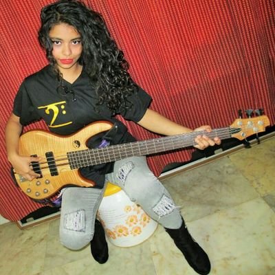 BASS PLAYER ♪♫♪♫