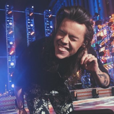 @fucktyler: YOU LITTLE FUCKS GOT ALL DA BITCHES @Louis_Tomlinson