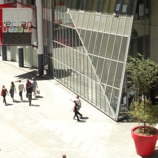 Cinéma art et essai de la ville de Saint-Denis depuis plus de 30 ans. Place du caquet - station basilique (métro ligne 13 / Tramway T1)