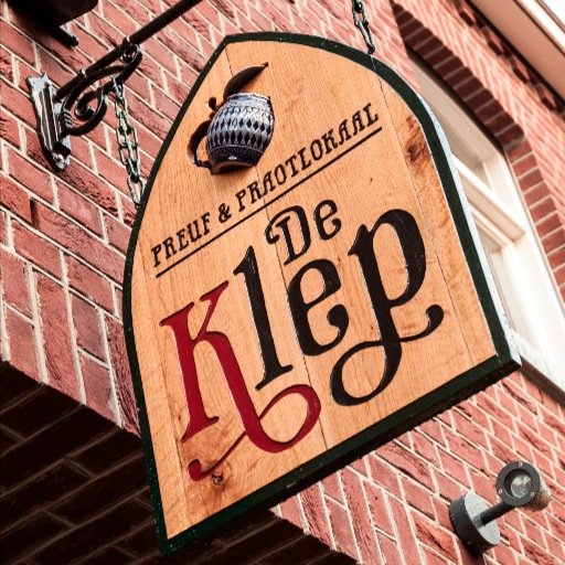 De Klep is een speciaalbierencafé in het middeleeuwse Venlo. Tegenover het sfeervolle bruincafé is het prachtige terras gelegen. Voor lunch tot borrel.