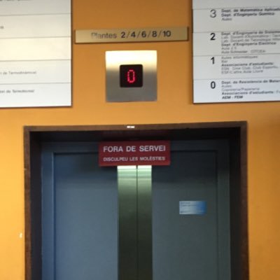 Ascensor_ETSEIB's profile picture. Què (no) puja i (no) baixa, (no) transporta a gent i (no) funciona bé?