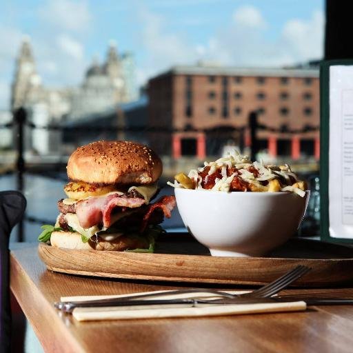 What’s Cooking is the longest serving restaurant in the Albert Dock, hand crafted burgers, fall-off-the-bone Barbecued Ribs, and succulent grilled Steaks.