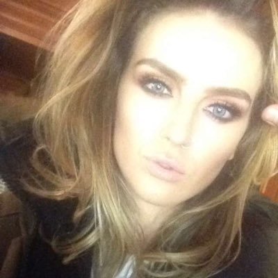 follow @brunetteperrie I follow back !