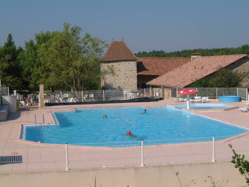 Le Colombier – centre de vacances naturiste -  est situé dans les Pays de la Loire dans le Sud Vendée, près de la Côte Atlantique.