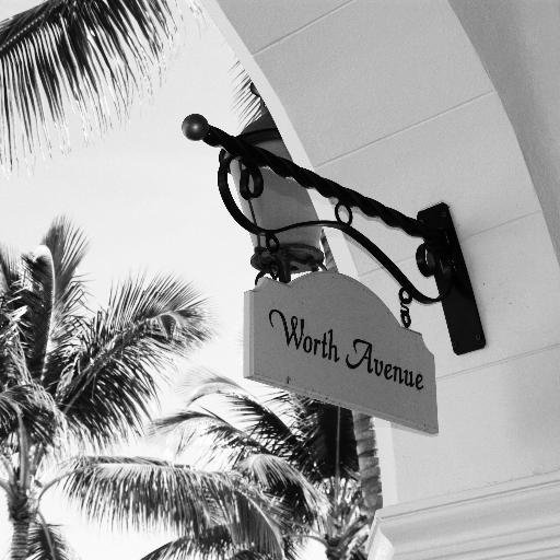 Esplanade Palm Beach is a pastiche of ultra-luxe boutiques and shops including @Gucci, @ToryBurch & @LouisVuitton @Saks @NeimanMarcus @AKRIS @EmilioPucci