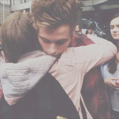 “you're ripped at every edge but you're a masterpiece.” | 25 | I SAW @5SOS *-*