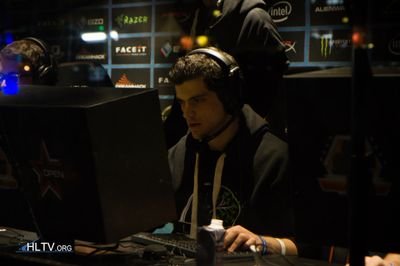 Competitive CS:GO player from New Zealand. Former Winterfox CS:GO player. Aspiring twitch streamer. Car. raz.nz.gamer@gmail.com