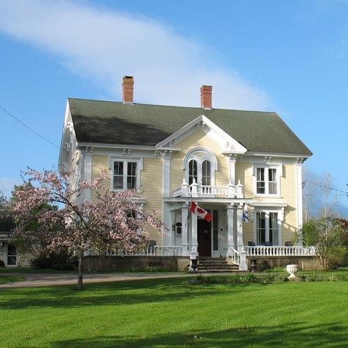 Historic Inn (c.1859) with 13 rooms in an estate setting in the Town of Annapolis Royal.