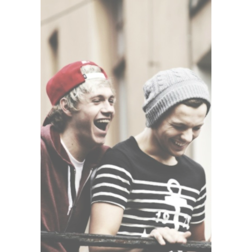 16 years♡ || JAM♡ || Don't waste your life trying to impress other people. Do what you love || Believe in your dream♡ || 0/4