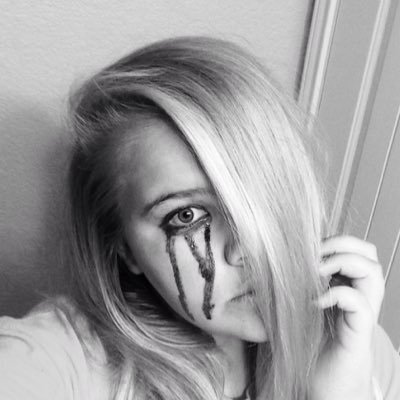 I'm Claire. I love to eat human organs. I'm sixteen!! ❤️Taken by Eyeless Jack❤️