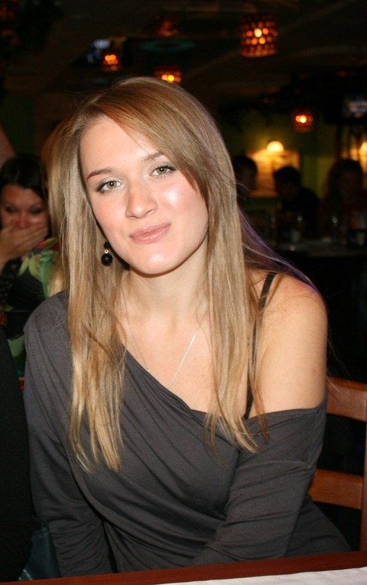 lyudmi0679's profile picture. Хорошенькая девушка может носить почти все или почти ничего.