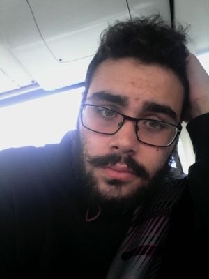 Estudio lo que me gusta, juego al baloncesto y vivo la vida con el amor de mi vida. Que mas se puede pedir.