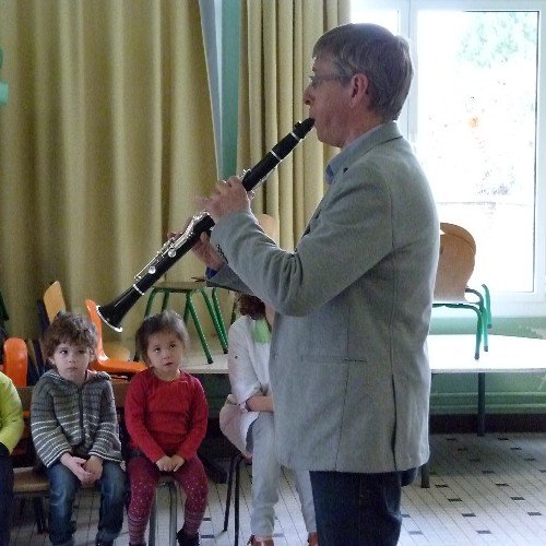 WartelleThierry's profile picture. Ex soliste de l'Orchestre National d'Île de France, je partage ma passion pour la Clarinette et son univers au Conservatoire à Rayonnement Régional d'Amiens.