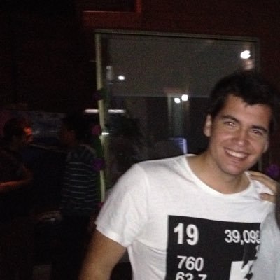 Ingeniero Civil Industrial, fanático y un apasionado por el fútbol y la Tecnología .Terrateniente y muchas veces alienigena, ni poeta ni obrero.
