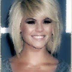 womaneyeser's profile picture. 