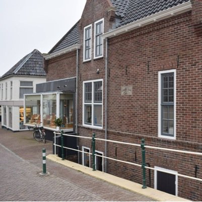 Familiebedrijf sinds 1908, nabij 'De Boog' in hartje Winsum.