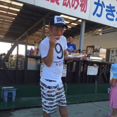 bu_syakaraka's profile picture. 人間っていいな