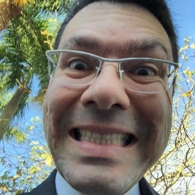 mariosabbag's profile picture. Todo dia eu tento amar mais, sorrir mais e abraçar mais. Católico. Casado. Vascaíno. Doido.