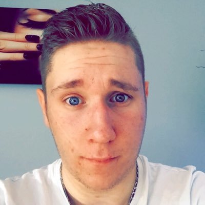 Les gens critiquent, mais ils ne valent pas mieux que n'importe qui ... ♪♥ Snap : valen86