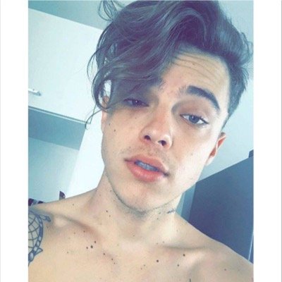 Nueva cuenta, cuando llegue a 100 seguidores podré publicar así que apoyen enviando nudes a nopasanada.ven@hotmail.com o Dm. Es gratis