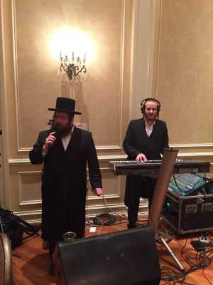 Fan of world renowned heimishe singer R' Mordche Volvi Landau