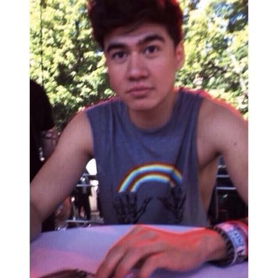 hoodcalumb's profile picture. i just really fucking love calum hood please leave me alone ok