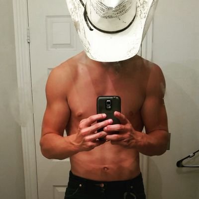 rileyyo71235409's profile picture. 