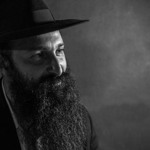 After a near death experience Rabbi Alon Anava has changed his life from one end to the other. Alon shares his life-changing story with the public.