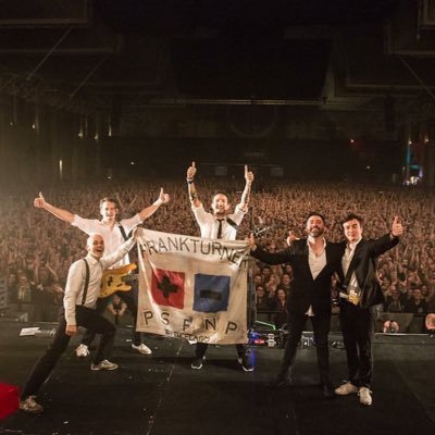 FTHCFlag's profile picture. An exercise in fandom, seeing how far music can unite the people. The @frankturner tour flag. Next tour: USA, August 2016. #FTHCflag