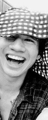 hellkkkkko's profile picture. I am a butterfly. I am a dead butterfly.