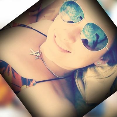 Karureggetonera's profile picture. Si no hay amor, entonces que no haya nada