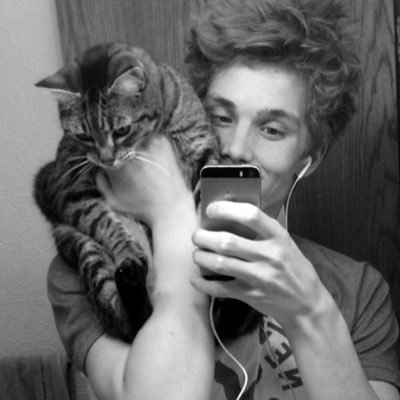 Thepoutwo's profile picture. 