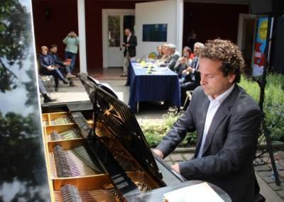 EduDiazRdguez's profile picture. Director de Programación Teatro Regional de Rancagua.
Director de Programa de Orquesta y Coros Teatro Regional de Rancagua.