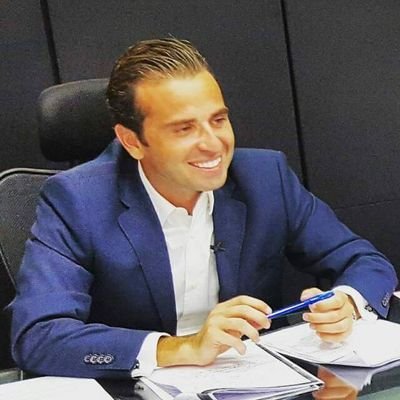‏‏‏‏محام، سياسي،
 رئيس حركة العدالة والإنماء.