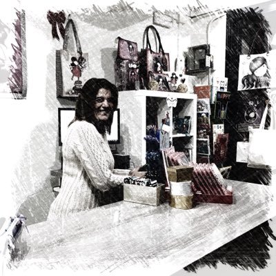 30 años al servicio del público, innovando en artes gráficas y contentando tanto a particulares como a empresas con sacrificio..