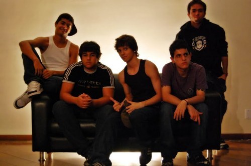 Não somos eles,OK?! É um fã club dedicado a @bandastrema 
Donas: @Maariiii & @Maah_cr