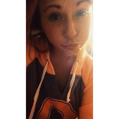 holidaayseason_'s profile picture. an were just hangin around, burnin it downn..